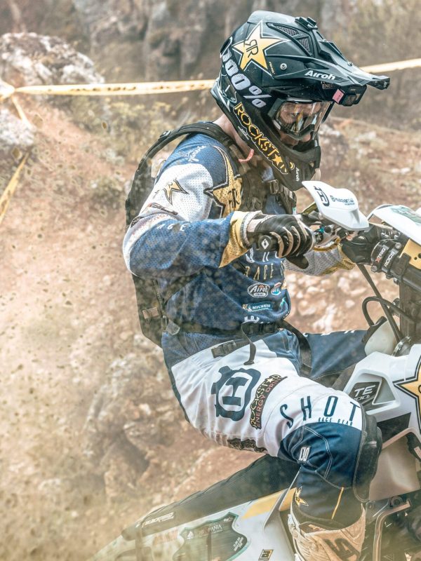 powering-offroad-jQFxZvdu050-unsplash